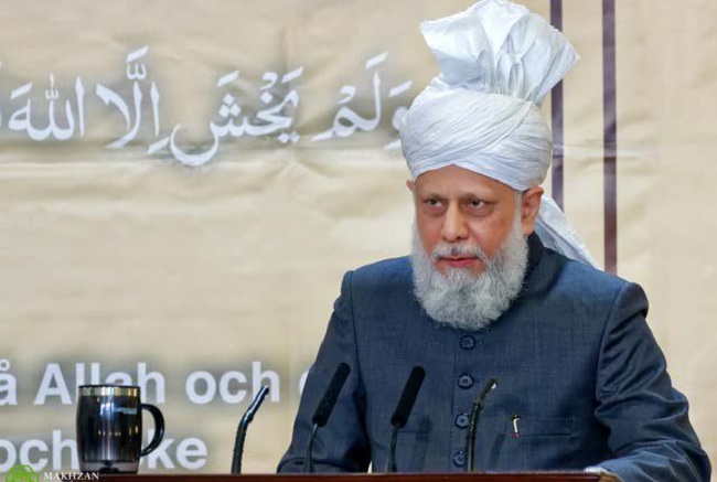 The Fifth Khalifa (Caliph), His Holiness, Hazrat Mirza Masroor Ahmad delivers the keynote address at inauguration of the Mahmood Mosque Photo: mta.tv